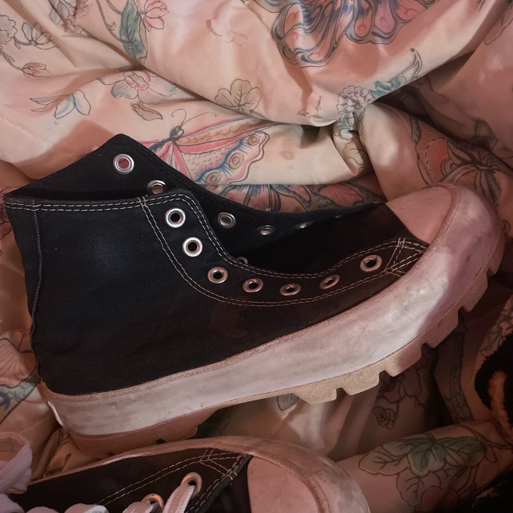 Used Converse - Picture 2 of 4